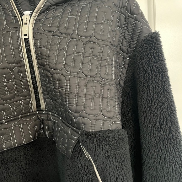 UGG Iggy Sherpa Half Zip Pullover Sweater - Picture 5 of 6